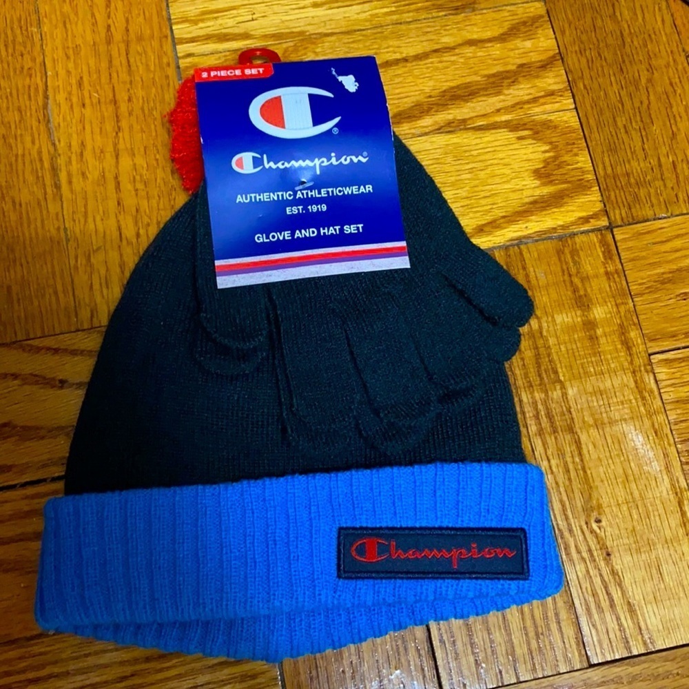 NWT champion hat & gloves set
one size fits all
